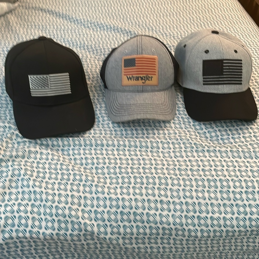 3 men’s hats